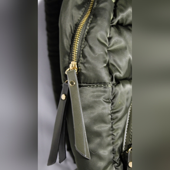 Urban Fit backpack, quilted design, great for small computers. EUC! - Picture 11 of 15